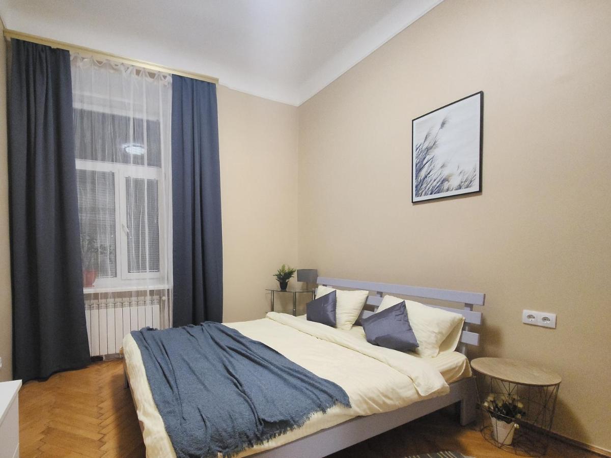 В Центрі М.Чернівці 2 Кімнатна Затишна Квартира. Eksteriør billede