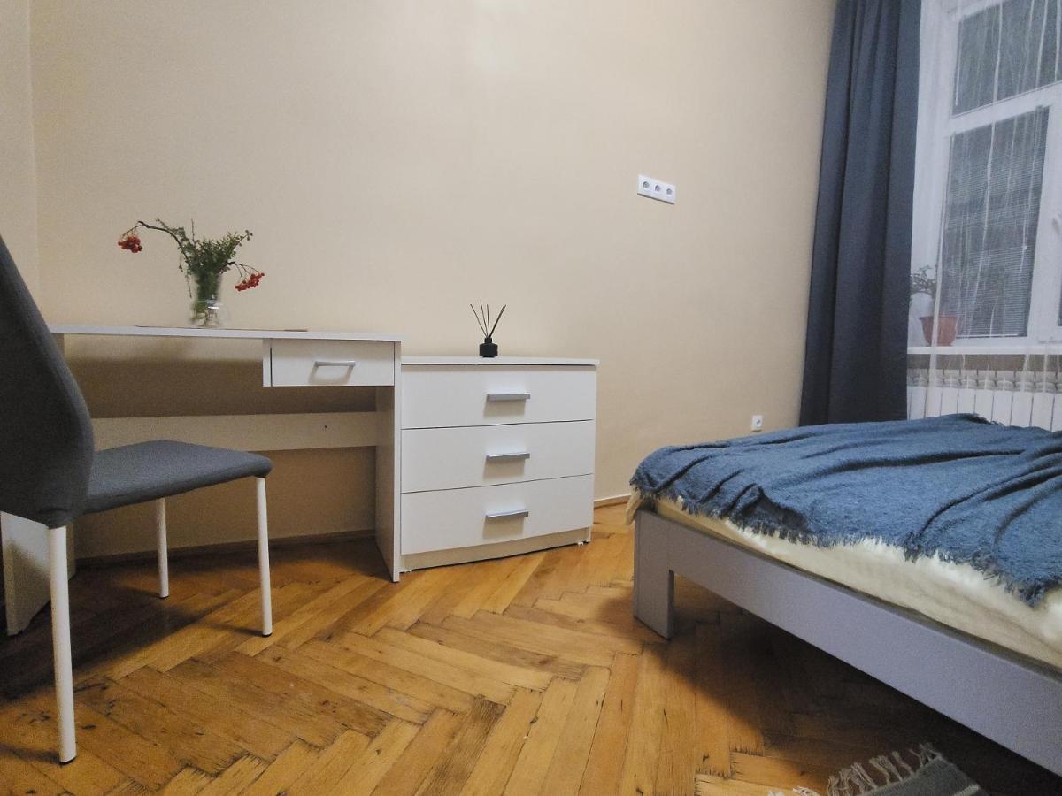 В Центрі М.Чернівці 2 Кімнатна Затишна Квартира. Eksteriør billede