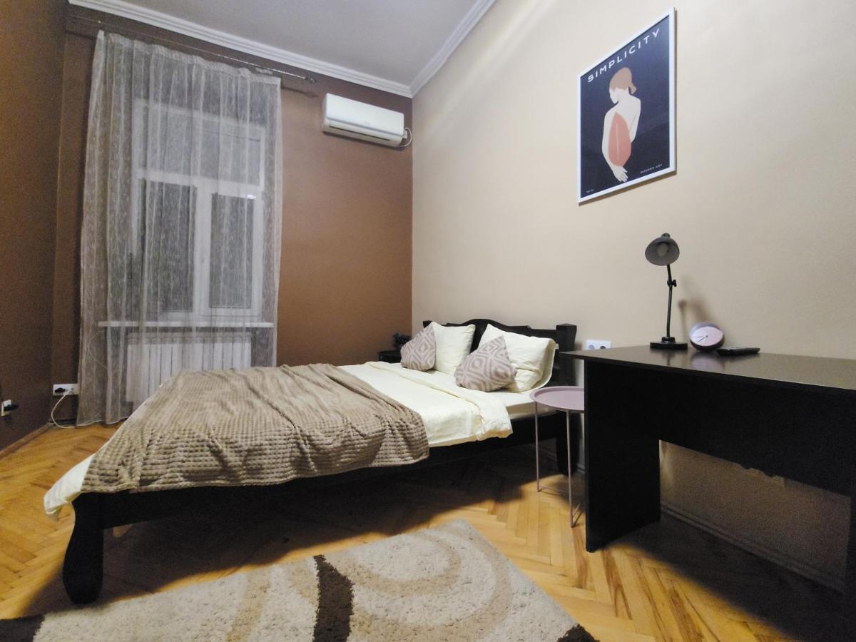 В Центрі М.Чернівці 2 Кімнатна Затишна Квартира. Eksteriør billede