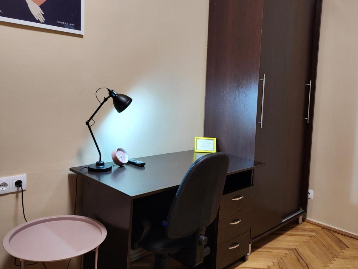 В Центрі М.Чернівці 2 Кімнатна Затишна Квартира. Eksteriør billede