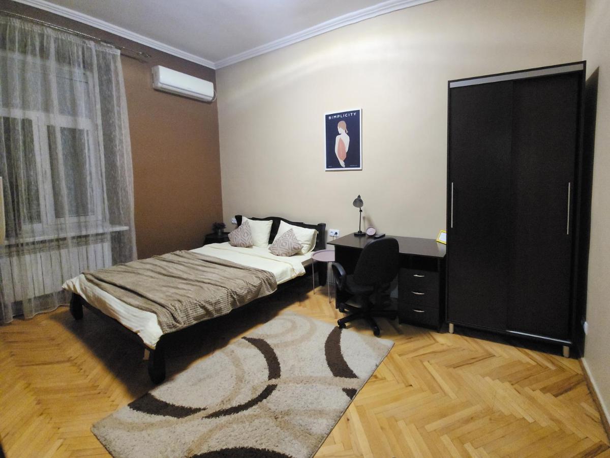 В Центрі М.Чернівці 2 Кімнатна Затишна Квартира. Eksteriør billede